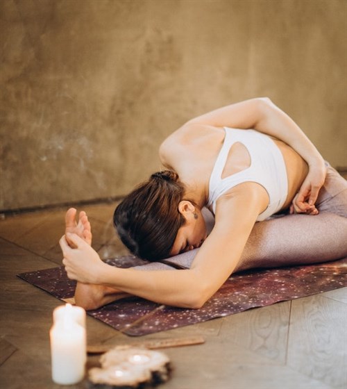 Woman Practicing Yoga 3822633 2