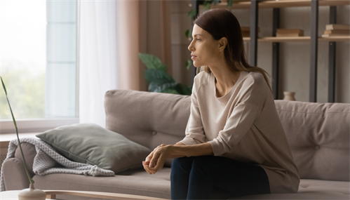 Firefly _A Photorealistic Editorial -style Image Of An Adult Sitting Alone In A Softly Lit Livi 236481